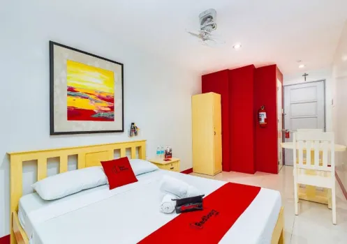 RedDoorz Near Cebu Metropolitan Cathedral Hotels near Carbon Market