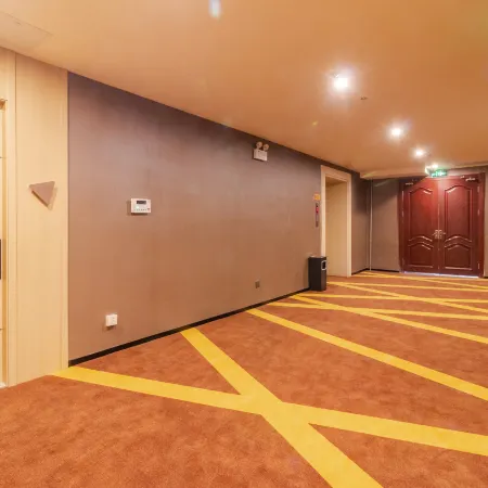IU Hotel (Jinan Railway Station) Отели рядом с достопримечательностью «Железнодорожная станция Цзинань»