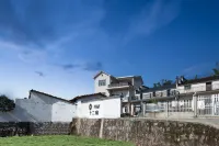 Floral Hotel · Shi'ersu hotel (Wuyuan High-speed Railway Station Branch) Hotel a Wuyuan