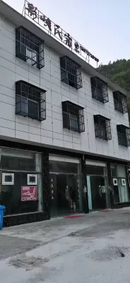 利川彩峽民宿 金龜子孩童遊樂園附近的飯店