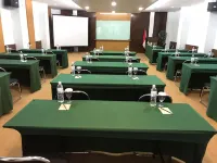 Amalia Hotel Lampung فنادق في Enggal