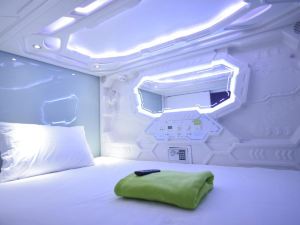 Whiz Capsule Hotel Thamrin Jakarta