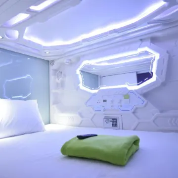 Whiz Capsule Hotel Thamrin Jakarta Отели рядом с достопримечательностью «Сенен»