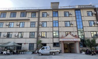 Xurisheng Hotel (Lianghe County Government Branch)