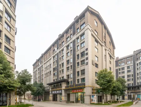 Lücheng Hotel (Wuhan Station West Plaza) Отели рядом с достопримечательностью «Wuhan Keji Daxue Chengshi College»