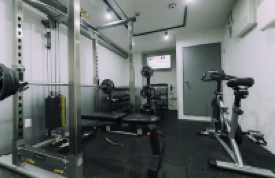 Minimalist Loft 10: Namba Compact Studio & 24/7 Gym