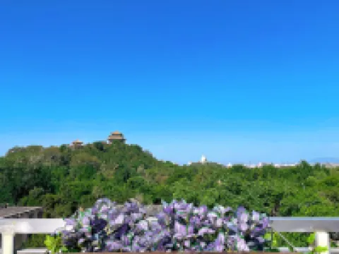 King Parkview Hotel Hotels near Qin'an Palace