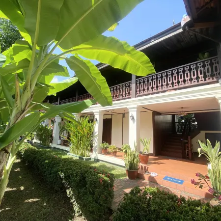 Luang Prabang Residence - The Boutique Villa Отели рядом с достопримечательностью «Королевский Театр»