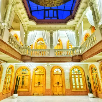 Jiangyun Hotel(The ancient city of Kashgar Scenic Area and the Grand Bazaar Store) Hotels near Donghu Park