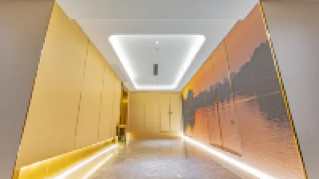 화청 인터내셔널 호텔 (샹양 월마트 민파 플라자 지점)