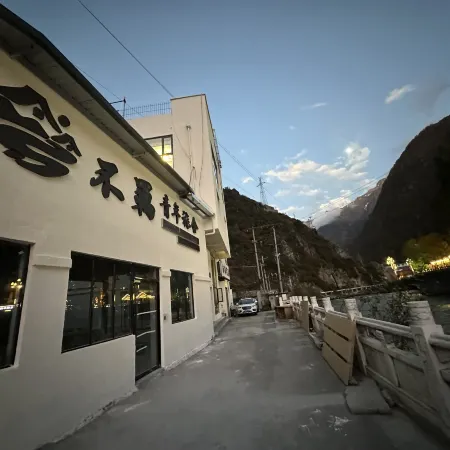 Unrestrained Youth Hostel