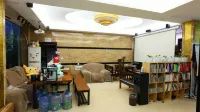 Border Town International Youth Hostel Fenghuang Ancient City Bar Street Branch - Hostels