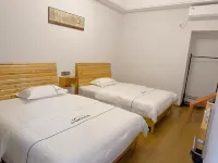 200 meters northwest of Tiansheng Bridge, Group 2, Pingshan Village, China/Hubei/Hefeng/Pingshan Hotels in Hefeng