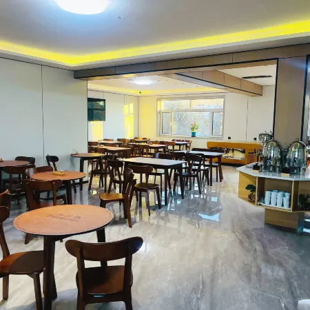 Xunke Unaji White Birch Town Villa Hotel