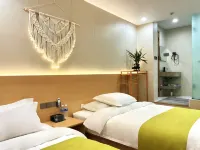 Damei Homestay (Kaifeng Wansui Mountain Wuxia City Millennium City Park)