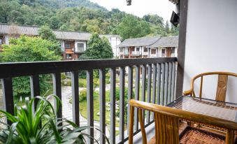 Emeishan Qianyiju Homestay