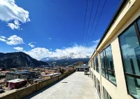 Qilian Cloud Bed and Breakfast - Mountain view