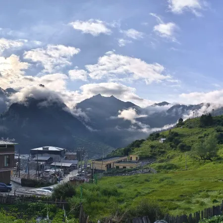 Zha Ga Na Yun Jian Sunrise Homestay