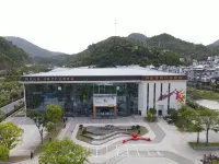 新安山居·開泰戶外主題飯店 - 酒吧