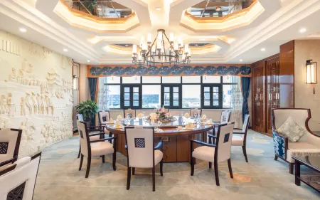 Kai'erman International Hotel Отели рядом с достопримечательностью «Xijiao Park»