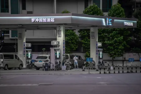 Yimi Hotel (Guangzhou Huawei R&D Center Baiyun Mopei City Branch)) Отели рядом с достопримечательностью «Guangzhou Mechanical Section Comprehensive Stadium»