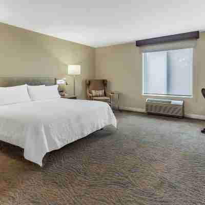 Hilton Garden Inn St. Charles Rooms