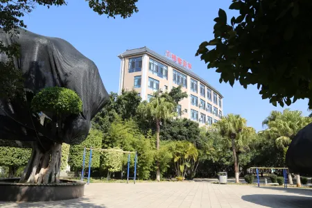 Shadian Ping'an Inn Отели рядом с достопримечательностью «Honghe Vocational and Technical College»