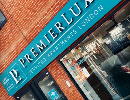 PremierLux Serviced Apartments Отели в г. Редбридж