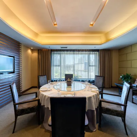 EK Inn Hotel (Dalian Donggang Commercial Area Gangwan Square Subway Station)