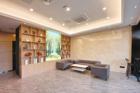 GreenTree Zhixuan Hotel (Sanhe Guzhen Scenic Area) Отели рядом с достопримечательностью «Yang Zhenning Former Residence»