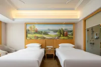 Vienna International Hotel (Shanghai Dishui Lake Ocean Park) Hotels near Shanghai Jian Qiao University