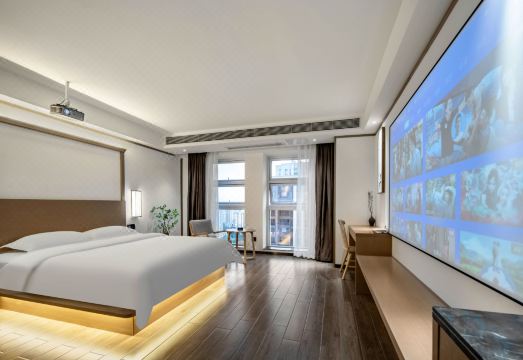 4. 페이위 린다 호..