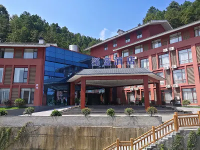 Majiang Deep Blue Hotel (Double Support Plaza) Hotels in Majiang