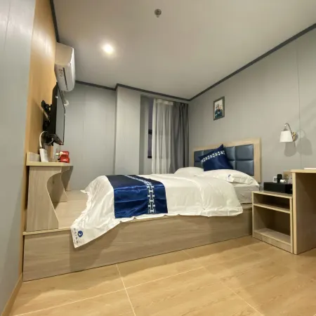 Jixiang Apartment (Shenzhen Chiwei Subway Station)