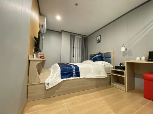 Jixiang Apartment (Shenzhen Chiwei Subway Station)