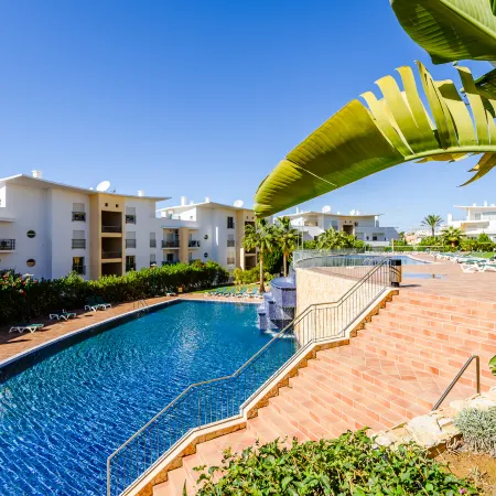 BnB Homes Ocean View Apartment with relax Terrace, 2 Swimming pools & Tennis court