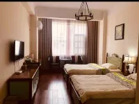 Luoping Huaying Image Theme Inn