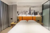 Yiju Future Intelligent Hotel (Biyang People's Hospital Shop) - 2-Star