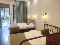 Fangxian Yunzhong Jinshu Electric Sports B&B Hotels in Fang County