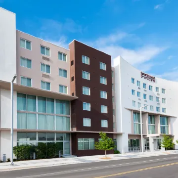 Staybridge Suites MIAMI INTERNATIONAL AIRPORT by IHG Hotel berhampiran Casino Miami