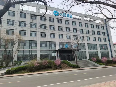 HanTing Hotel (Jinan Zhangqiu Shengjing Industrial Park) Отели рядом с достопримечательностью «Shandong Hiteam Institute of Software Engineering»