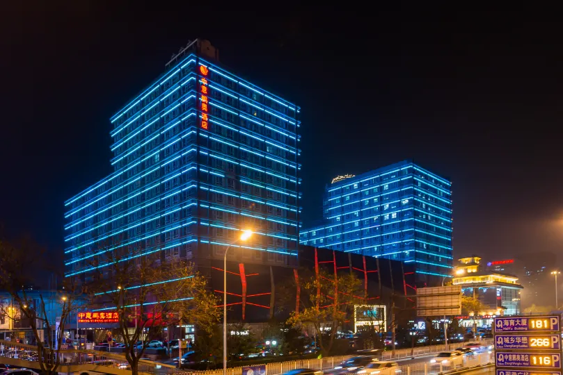 RoyalRae ZhongYiPengAo Hotel