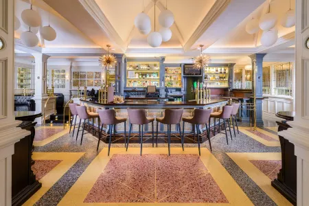 Killarney Oaks Hotel Отели рядом с достопримечательностью «Водопад Торк»