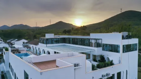 Shangchun Hot Spring Resort Hotel Отели рядом с достопримечательностью «Nanjing University of Posts and Telecommunications Xianlin Campus»