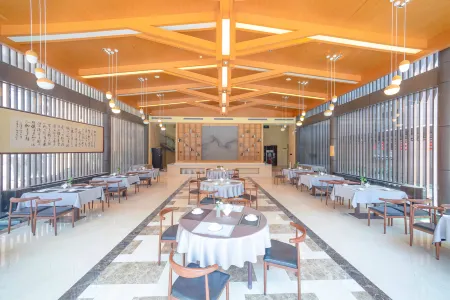 Jingzhou Xiantiandi First People's Hospital Yunju Hotel Отели рядом с достопримечательностью «Guan Yu Memorial Temple»