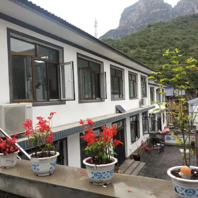 Lingshan Twin Peaks Homestay） Hotel in zona Tibet Museum Park