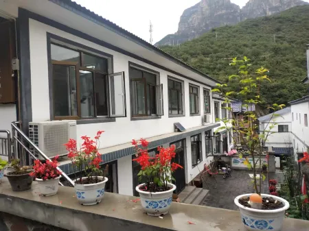 Lingshan Twin Peaks Homestay） Отели рядом с достопримечательностью «Miyun Flood Pass»