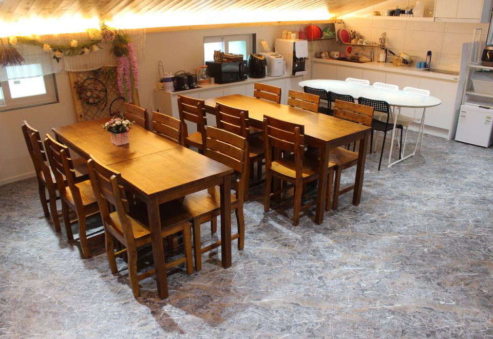 2. 더 로드 호텔..