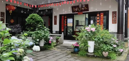 Shuimo Ancient Town Yueyin Shanshui B&B Отели рядом с достопримечательностью «Renji Ximu Valley»