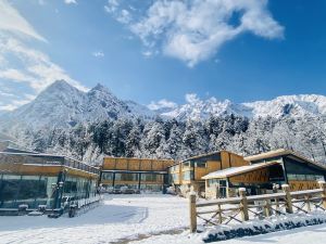 Hailuogou Jinshan Photography Theme Hotel